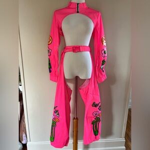 iHeartRaves Vibrant Pink Set with Floral Design